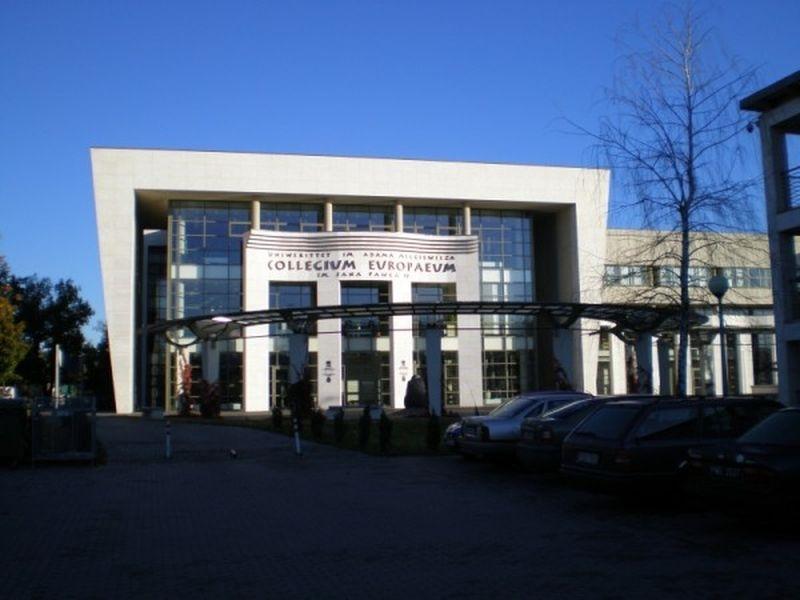 Collegium Europaeum w Gnieźnie - trawertyn clasico